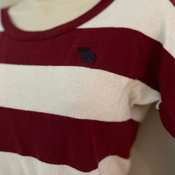 ABERCROMBIE & FITCH WOMANS SWEATER - Picture 2 of 4